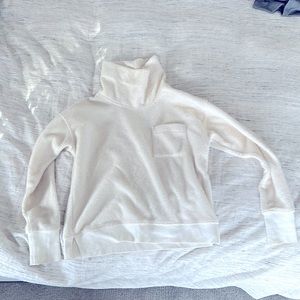 Vineyard Vines Sherpa pull over